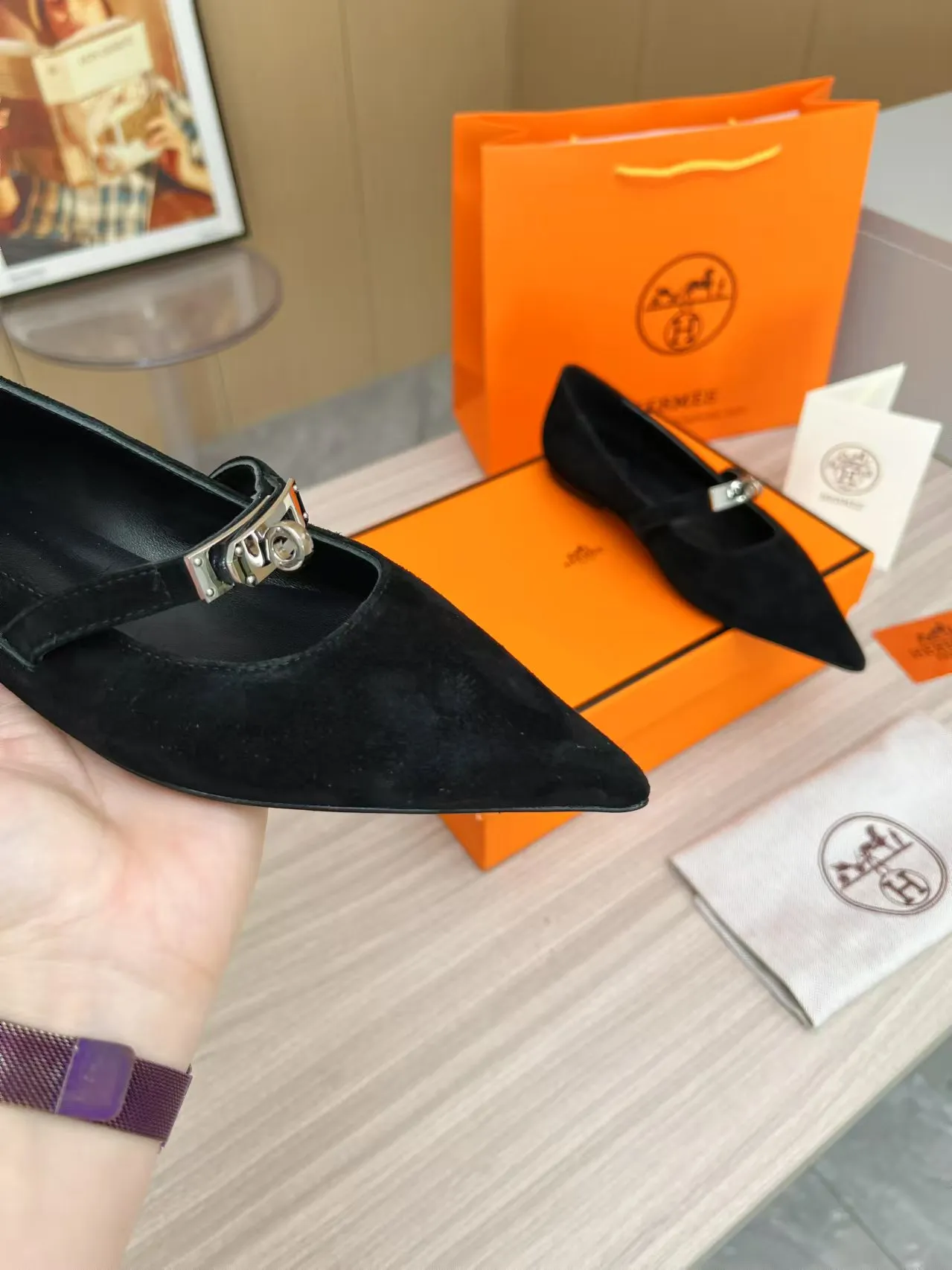 👟👟Ex-factory price 520👟👟, 2025 top product Hermes new genuine handmade shoes, purely handmade, a must-collect item! The perfect holiday accessory! Our pursuit of quality products is always the best! Don't give in! Comfort and originality, not following trends, and not deliberately expressing oneself are the consistent pursuits of Hermes and its fans! [Material] Upper: top layer leather, lining: genuine leather. Size 35-42